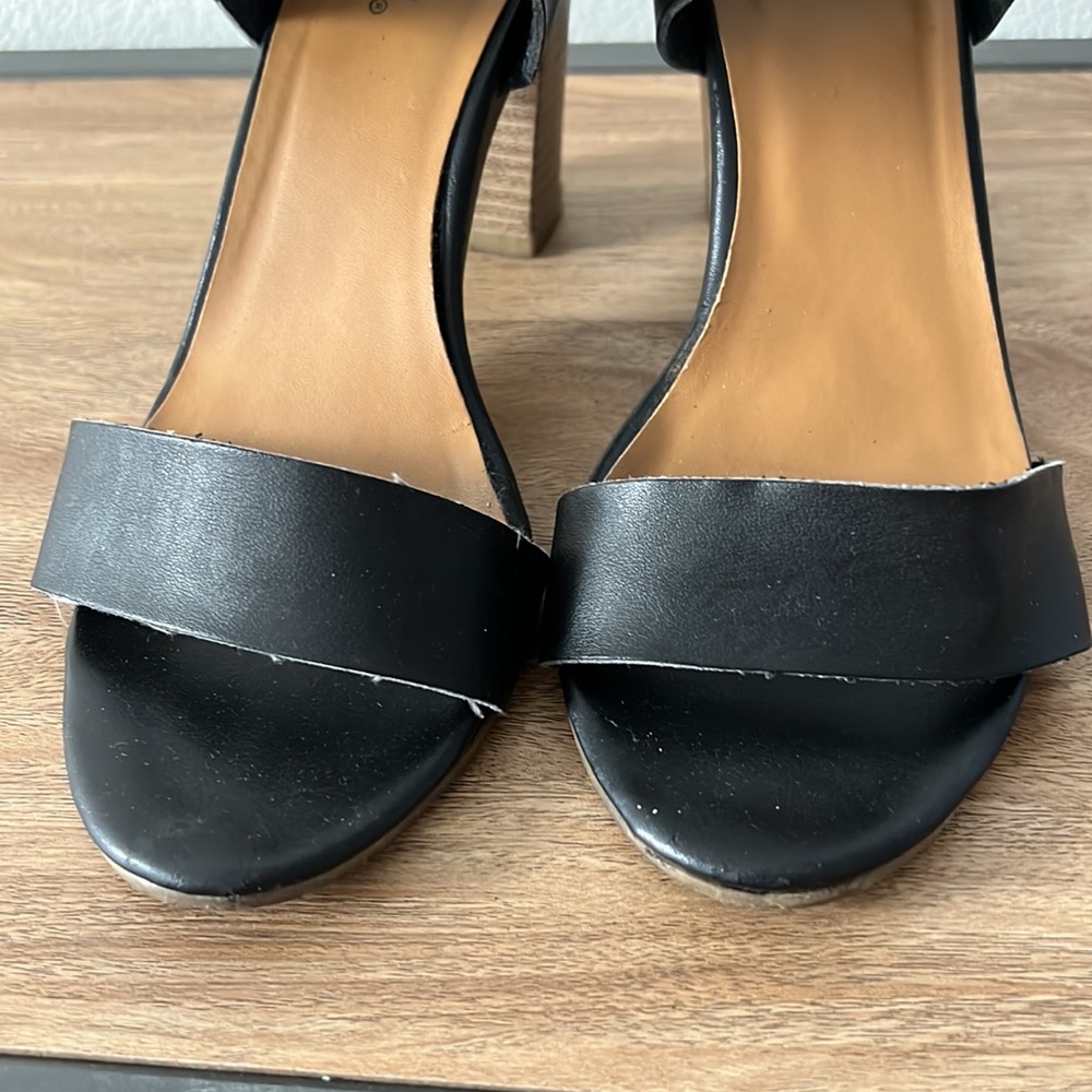 Heels - Picture 2 of 4